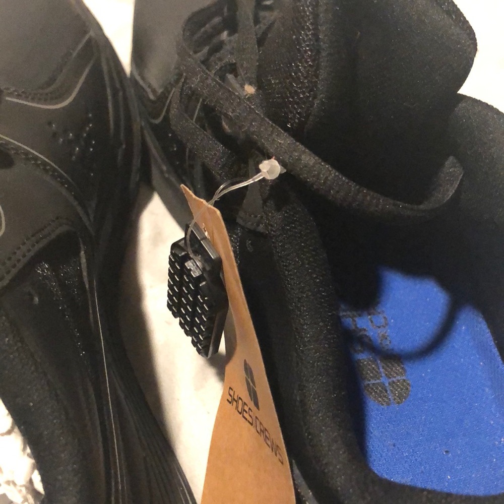 Black tennis shoes - Picture 2 of 10